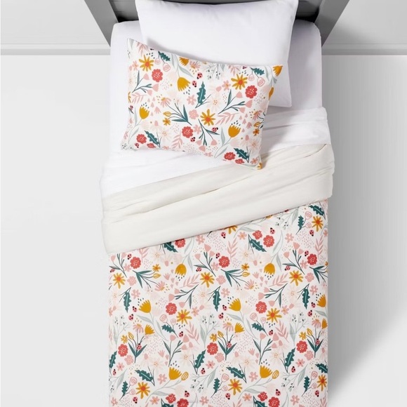 Pillowfort Multicolor Floral Quilt Bedset - Picture 7 of 9